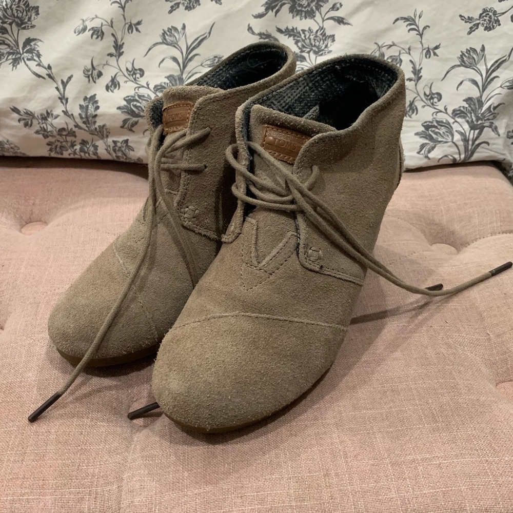 Tom's tan wedge booties
